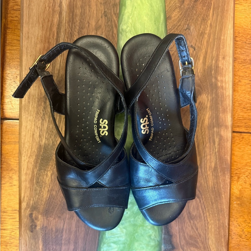 SAS Caress Cross Strap Wedge Sandal sz 5.5